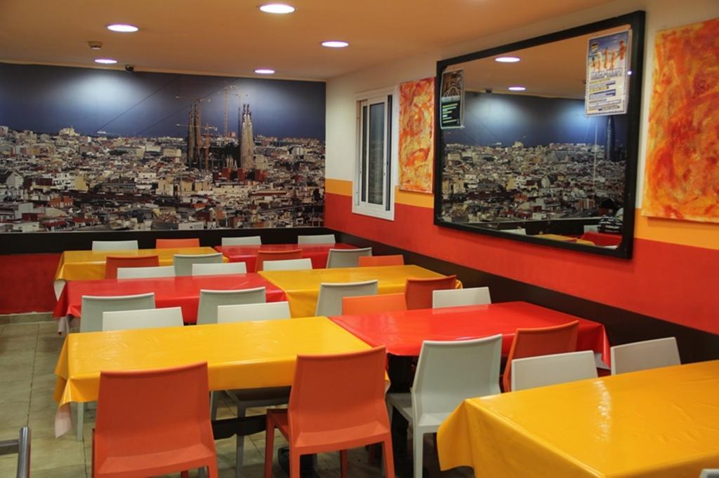 Center-Ramblas Guest House Barcelona Exterior photo
